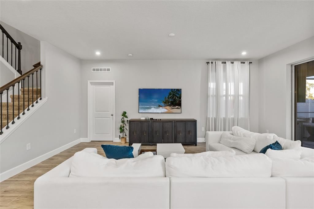 На продажу: $999,000 (5 спален, 5 ванн, 3680 Квадратных фут)