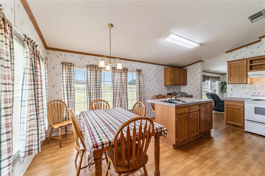 На продажу: $2,499,000 (3 спален, 2 ванн, 1296 Квадратных фут)