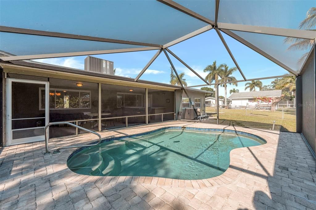 En Venta: $495,000 (3 camas, 2 baños, 2496 Pies cuadrados)