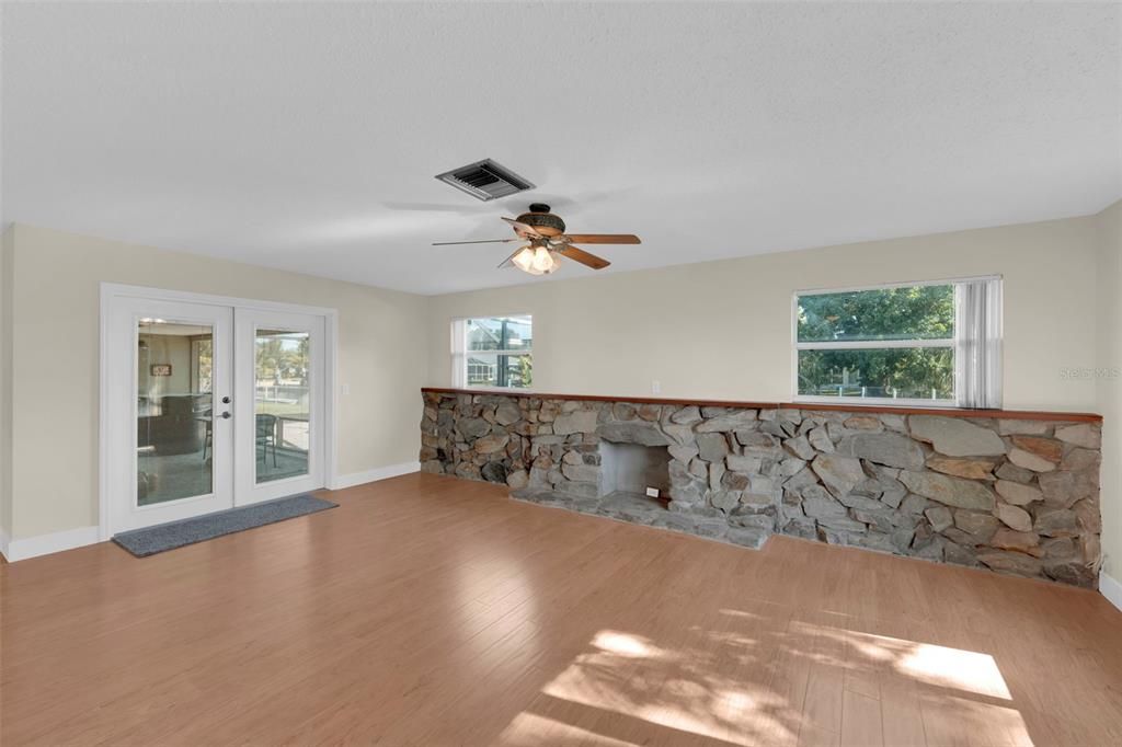 En Venta: $495,000 (3 camas, 2 baños, 2496 Pies cuadrados)