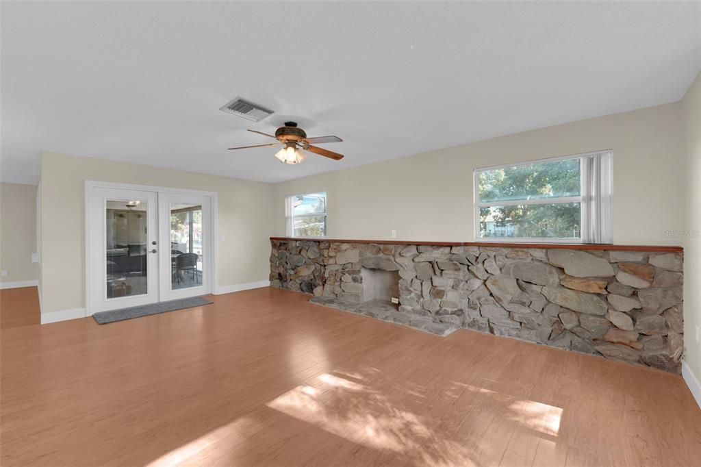 En Venta: $495,000 (3 camas, 2 baños, 2496 Pies cuadrados)