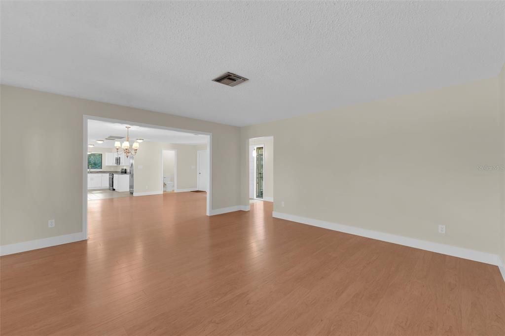 En Venta: $495,000 (3 camas, 2 baños, 2496 Pies cuadrados)