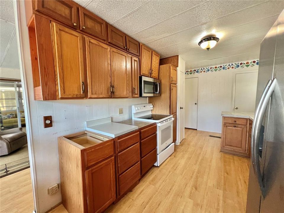 待售: $109,000 (2 贝兹, 2 浴室, 1056 平方英尺)