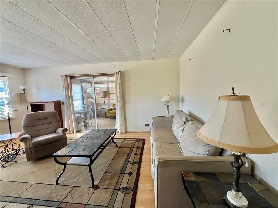 待售: $109,000 (2 贝兹, 2 浴室, 1056 平方英尺)