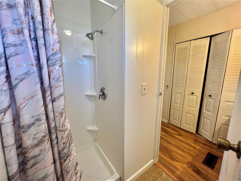 待售: $109,000 (2 贝兹, 2 浴室, 1056 平方英尺)