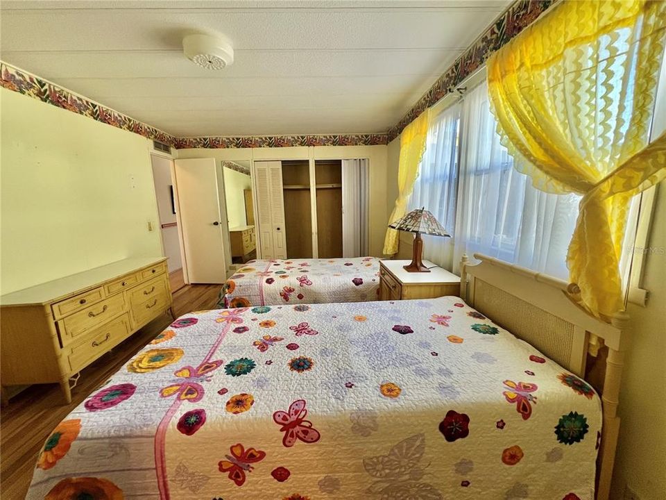 待售: $109,000 (2 贝兹, 2 浴室, 1056 平方英尺)