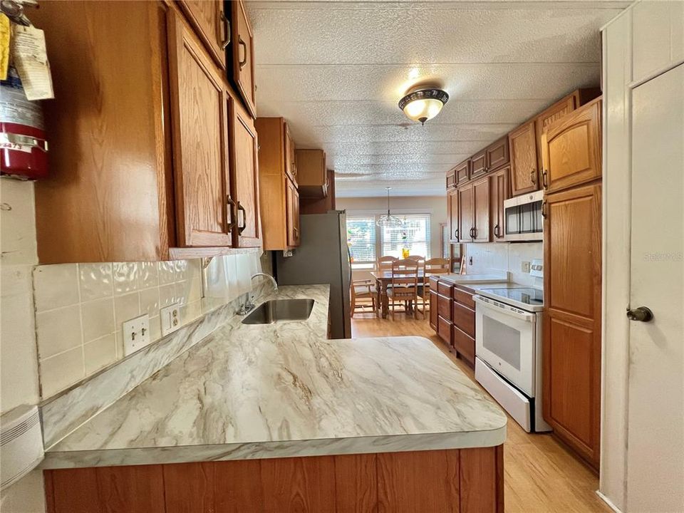 待售: $109,000 (2 贝兹, 2 浴室, 1056 平方英尺)