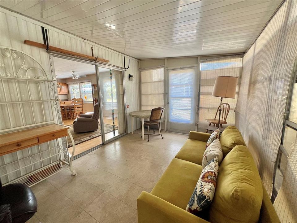 待售: $109,000 (2 贝兹, 2 浴室, 1056 平方英尺)