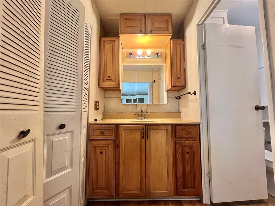 待售: $109,000 (2 贝兹, 2 浴室, 1056 平方英尺)