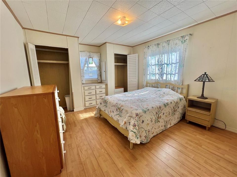 待售: $109,000 (2 贝兹, 2 浴室, 1056 平方英尺)