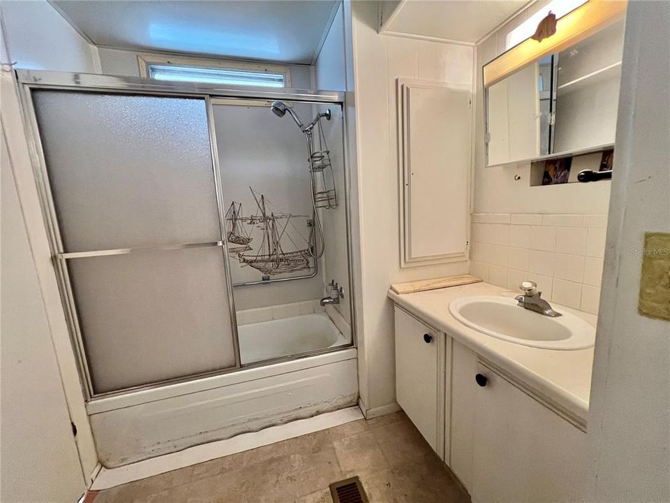 待售: $109,000 (2 贝兹, 2 浴室, 1056 平方英尺)