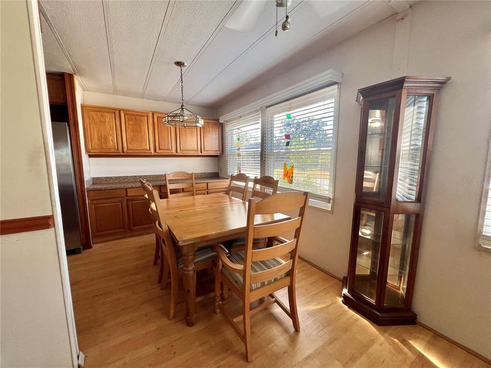 待售: $109,000 (2 贝兹, 2 浴室, 1056 平方英尺)