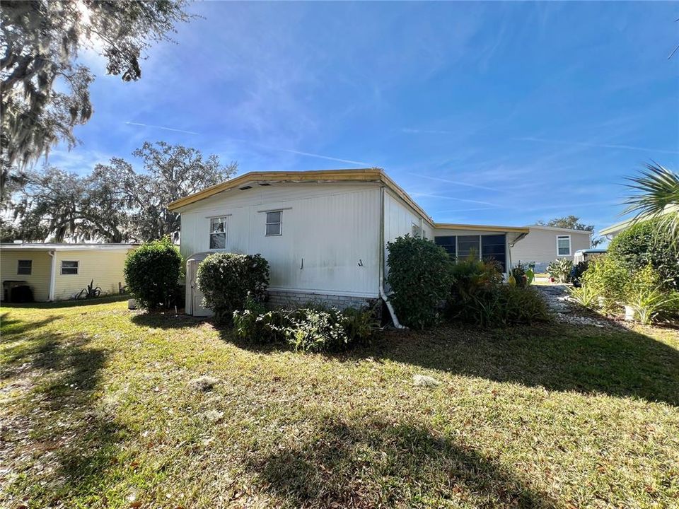 待售: $109,000 (2 贝兹, 2 浴室, 1056 平方英尺)