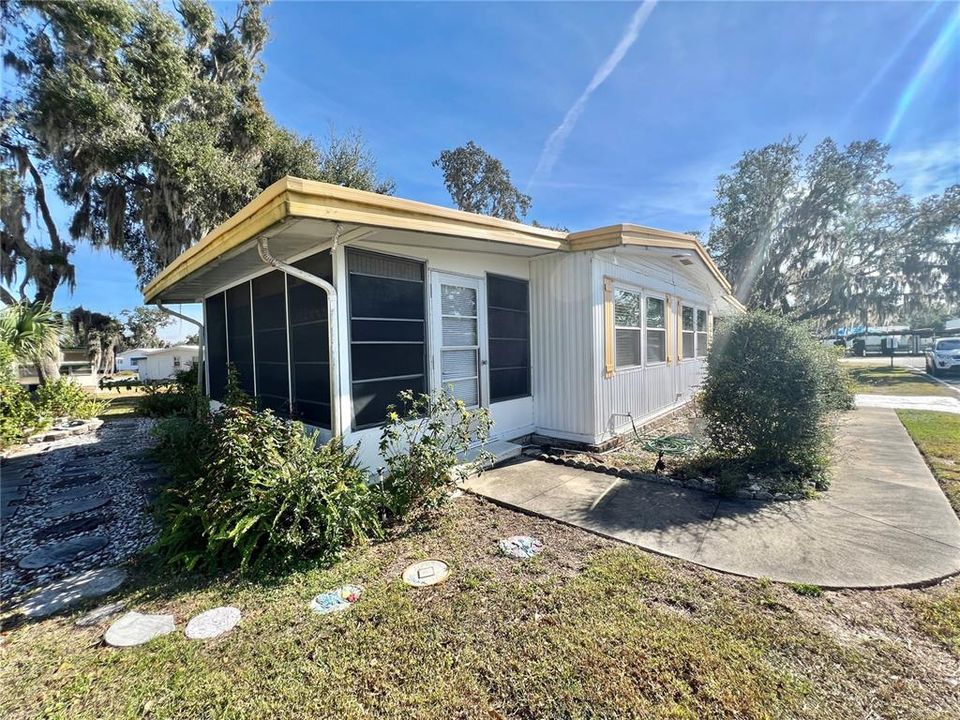 待售: $109,000 (2 贝兹, 2 浴室, 1056 平方英尺)