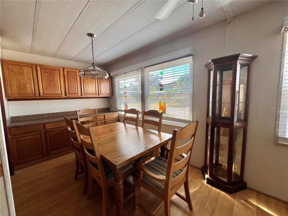 待售: $109,000 (2 贝兹, 2 浴室, 1056 平方英尺)