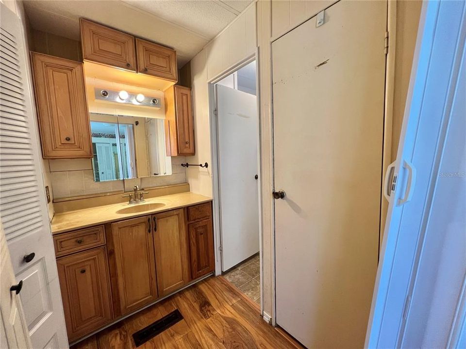 待售: $109,000 (2 贝兹, 2 浴室, 1056 平方英尺)