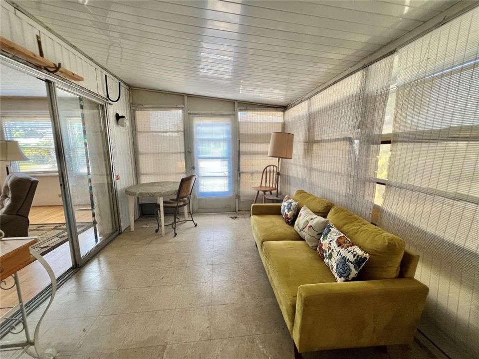 待售: $109,000 (2 贝兹, 2 浴室, 1056 平方英尺)