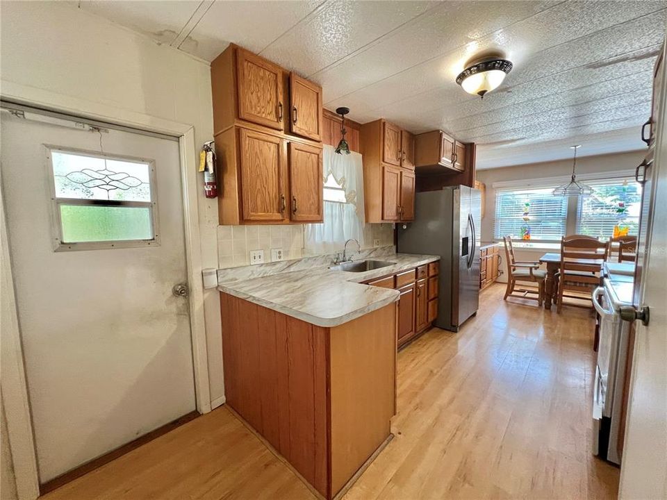 待售: $109,000 (2 贝兹, 2 浴室, 1056 平方英尺)