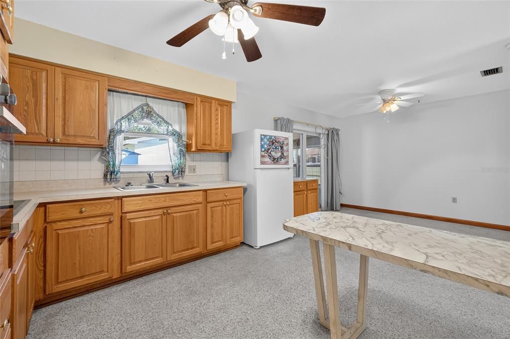 For Sale: $255,000 (2 beds, 1 baths, 910 Square Feet)