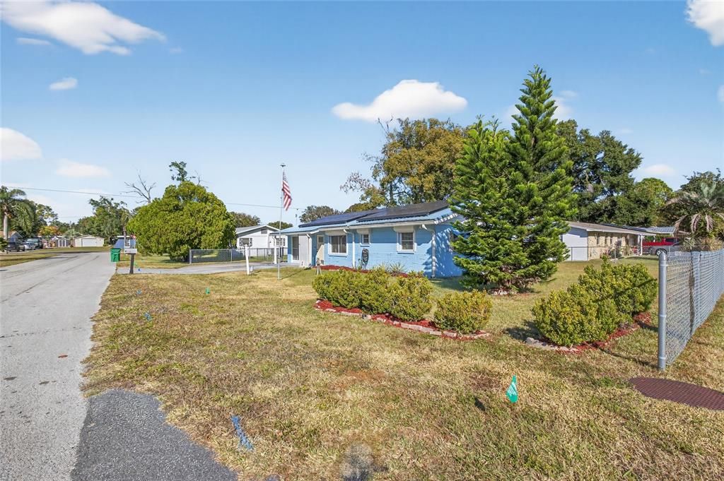 For Sale: $255,000 (2 beds, 1 baths, 910 Square Feet)