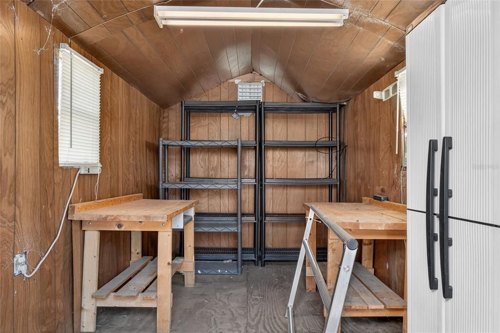 For Sale: $255,000 (2 beds, 1 baths, 910 Square Feet)