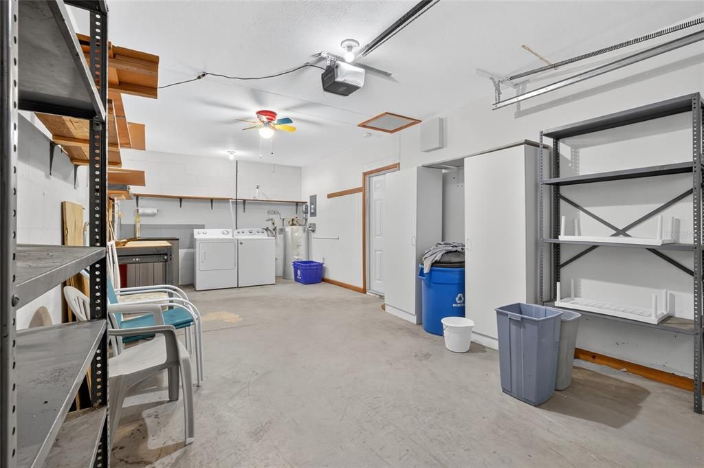 For Sale: $255,000 (2 beds, 1 baths, 910 Square Feet)