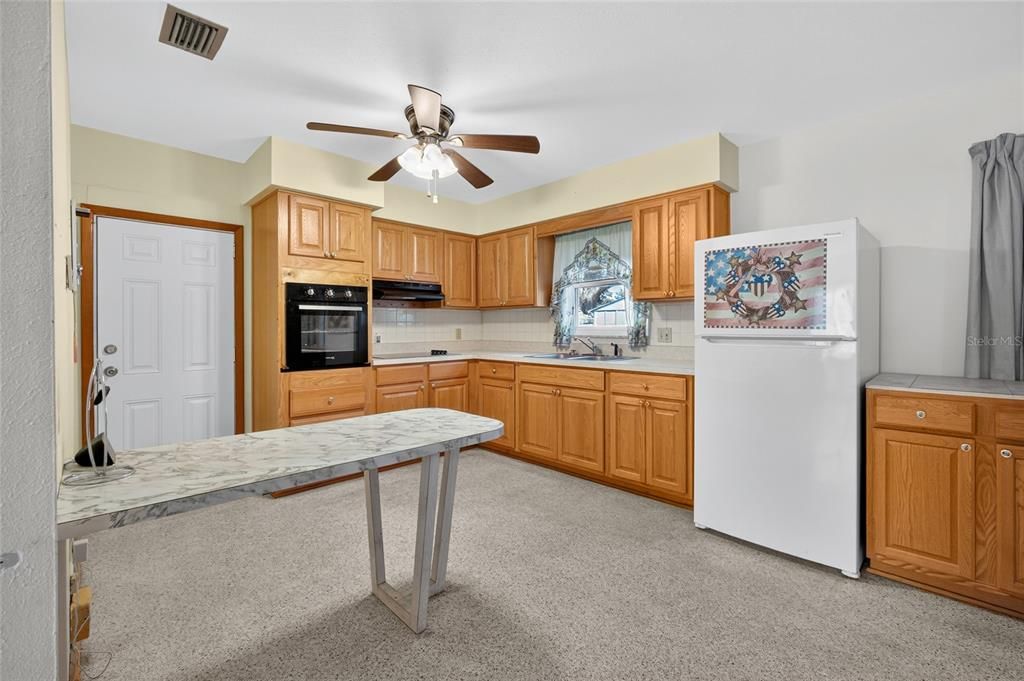 For Sale: $255,000 (2 beds, 1 baths, 910 Square Feet)