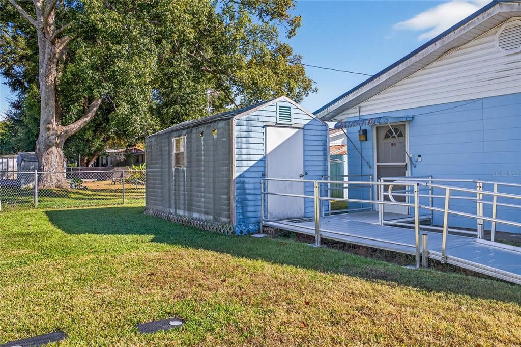 For Sale: $255,000 (2 beds, 1 baths, 910 Square Feet)