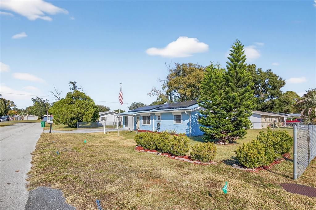 For Sale: $255,000 (2 beds, 1 baths, 910 Square Feet)