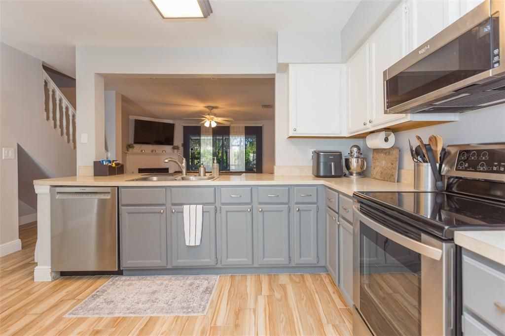 Activo con contrato: $2,300 (2 camas, 2 baños, 1468 Pies cuadrados)