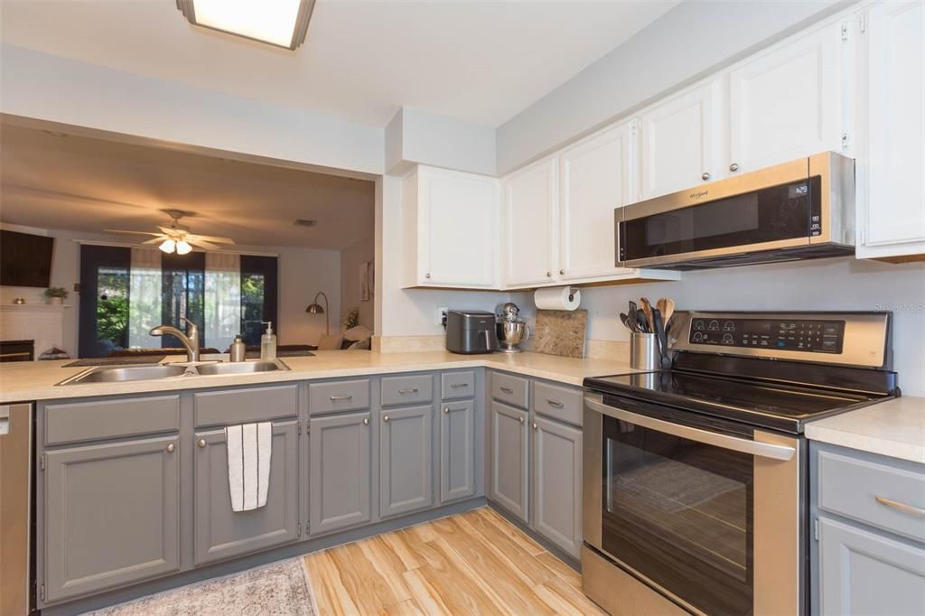 Activo con contrato: $2,300 (2 camas, 2 baños, 1468 Pies cuadrados)