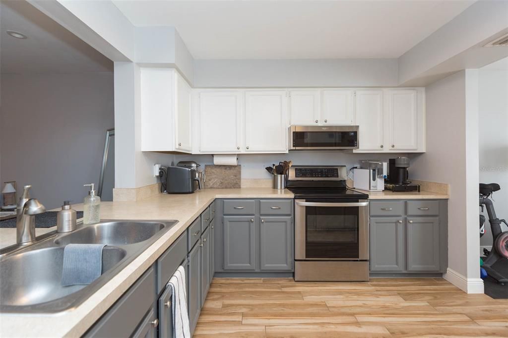 Activo con contrato: $2,300 (2 camas, 2 baños, 1468 Pies cuadrados)