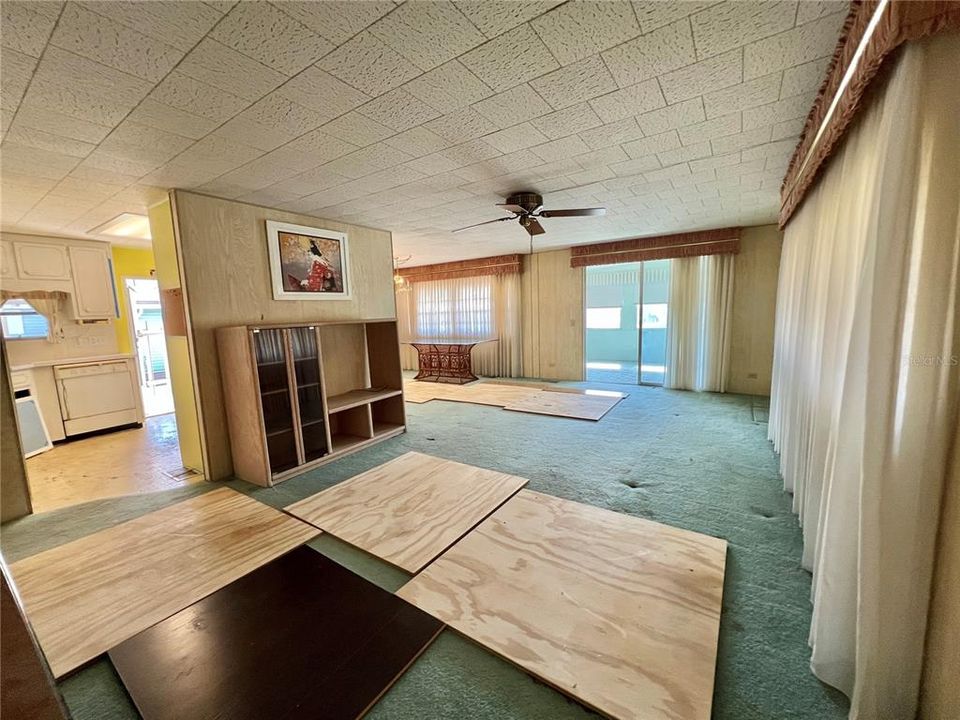 На продажу: $79,000 (2 спален, 2 ванн, 1264 Квадратных фут)