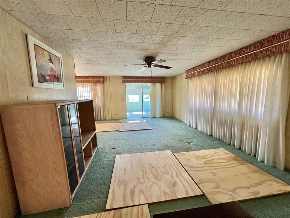 На продажу: $79,000 (2 спален, 2 ванн, 1264 Квадратных фут)