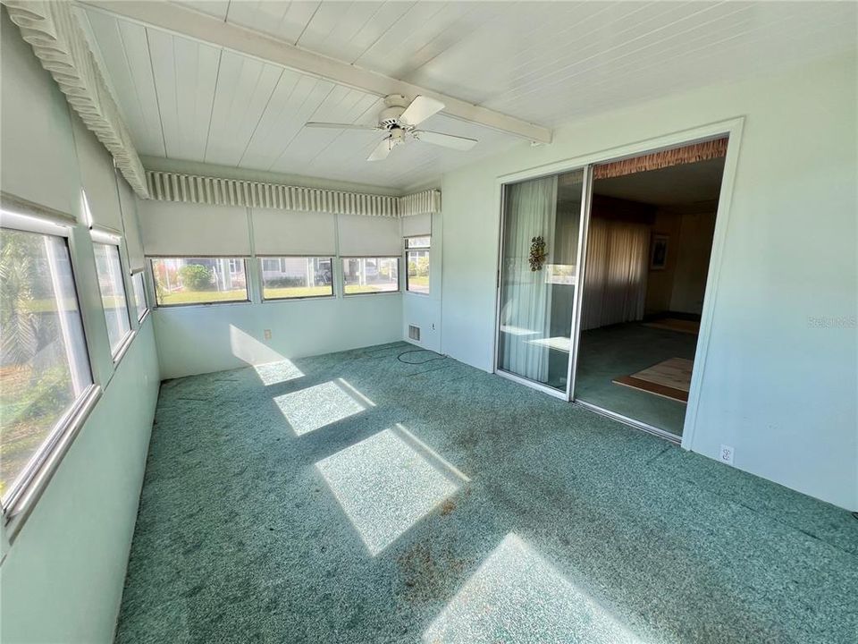 На продажу: $79,000 (2 спален, 2 ванн, 1264 Квадратных фут)