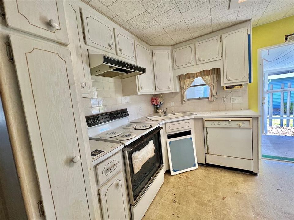 На продажу: $79,000 (2 спален, 2 ванн, 1264 Квадратных фут)