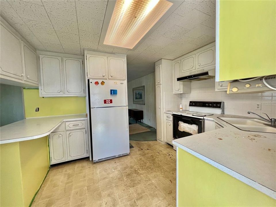 На продажу: $79,000 (2 спален, 2 ванн, 1264 Квадратных фут)