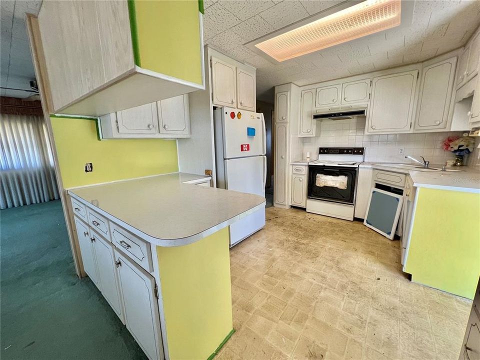 На продажу: $79,000 (2 спален, 2 ванн, 1264 Квадратных фут)