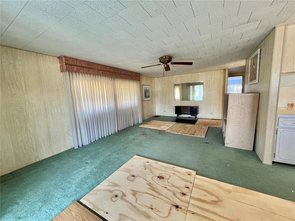 На продажу: $79,000 (2 спален, 2 ванн, 1264 Квадратных фут)