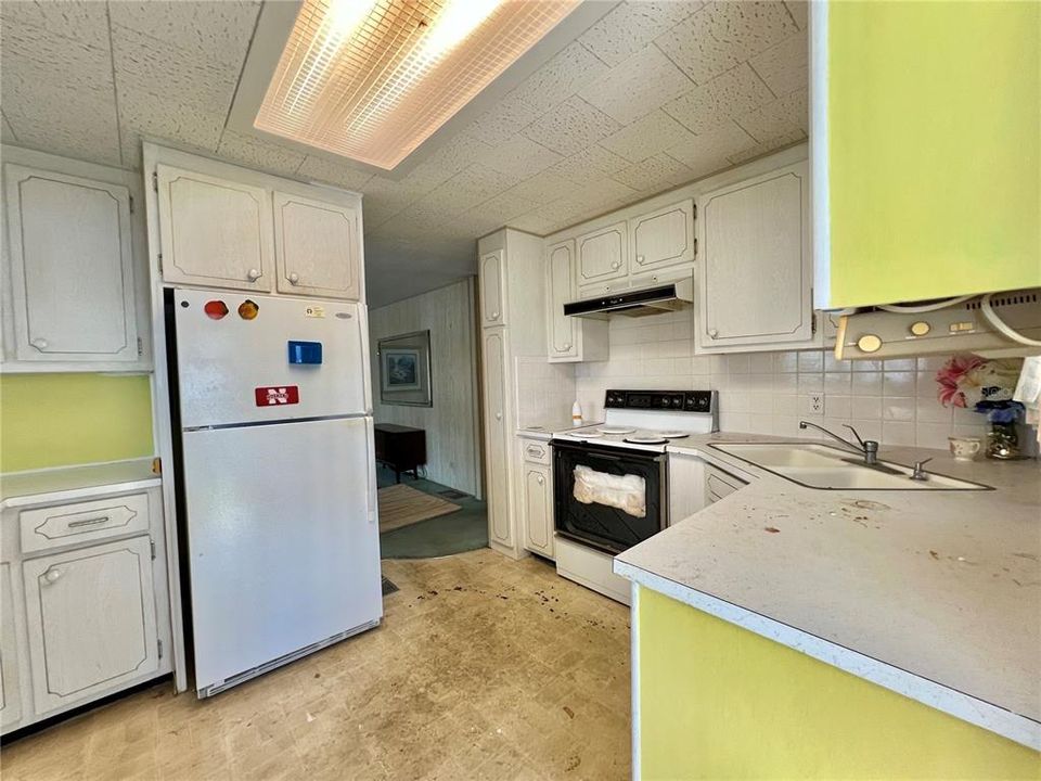 На продажу: $79,000 (2 спален, 2 ванн, 1264 Квадратных фут)