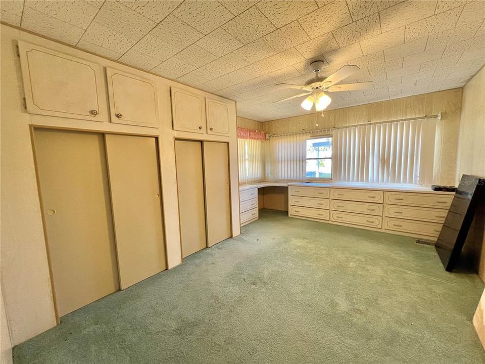 На продажу: $79,000 (2 спален, 2 ванн, 1264 Квадратных фут)