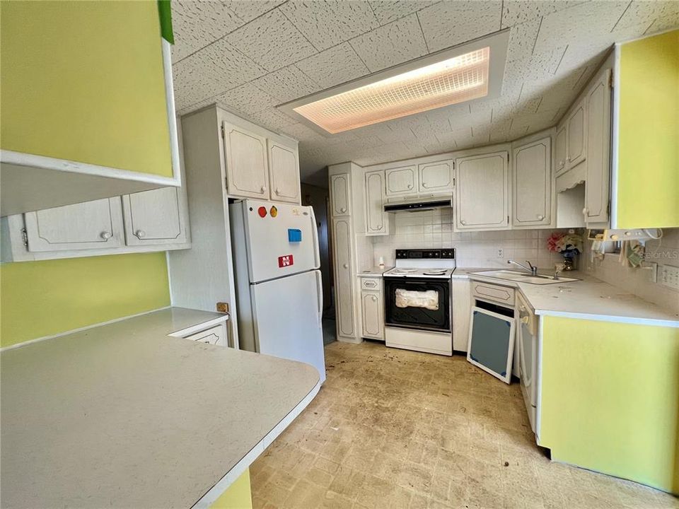 На продажу: $79,000 (2 спален, 2 ванн, 1264 Квадратных фут)