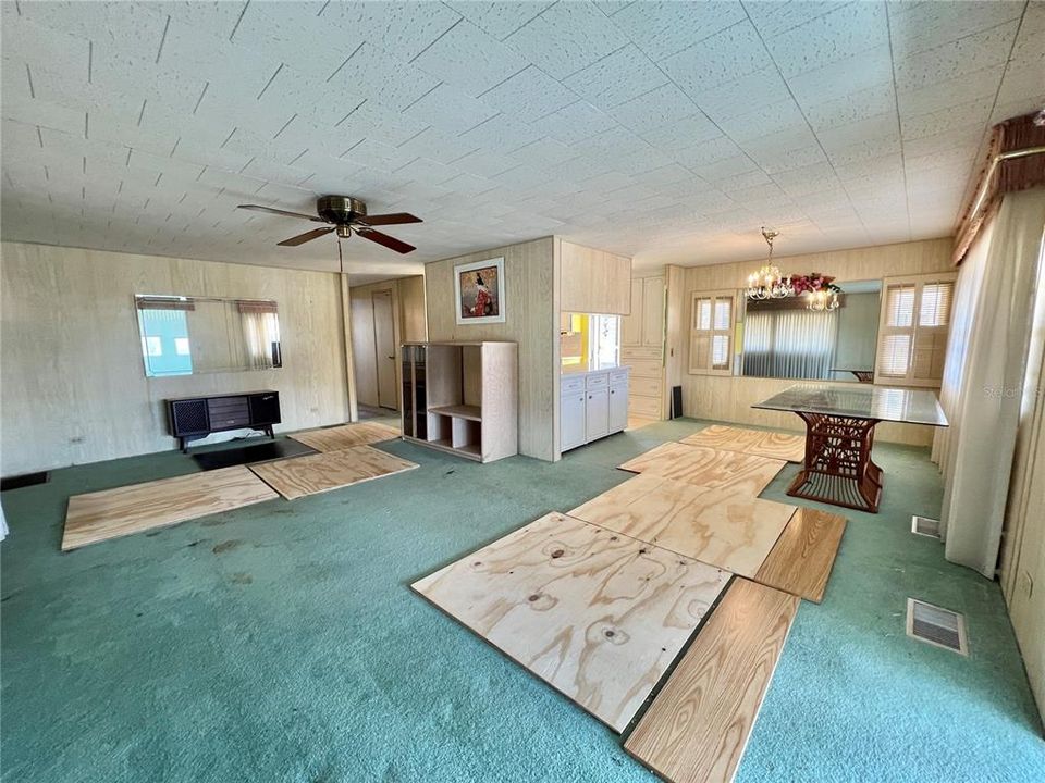 На продажу: $79,000 (2 спален, 2 ванн, 1264 Квадратных фут)