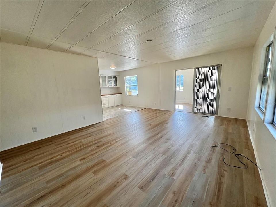 For Sale: $131,000 (2 beds, 2 baths, 1320 Square Feet)