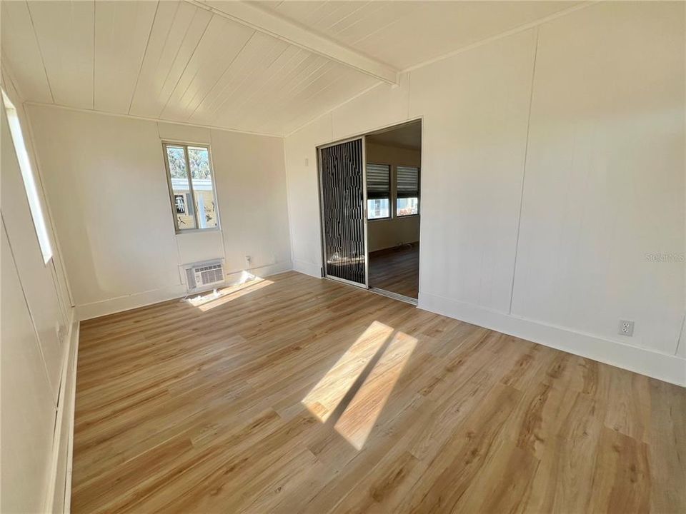 For Sale: $131,000 (2 beds, 2 baths, 1320 Square Feet)