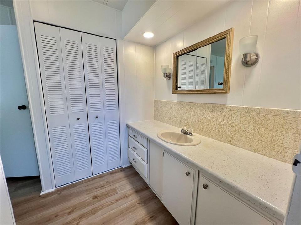 For Sale: $131,000 (2 beds, 2 baths, 1320 Square Feet)