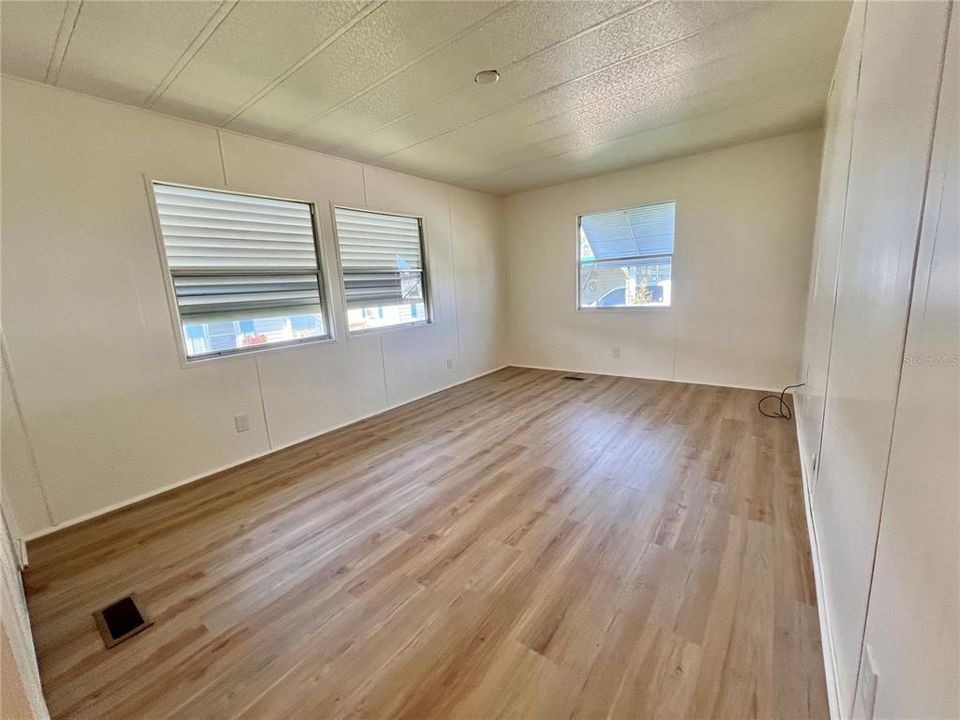 For Sale: $131,000 (2 beds, 2 baths, 1320 Square Feet)