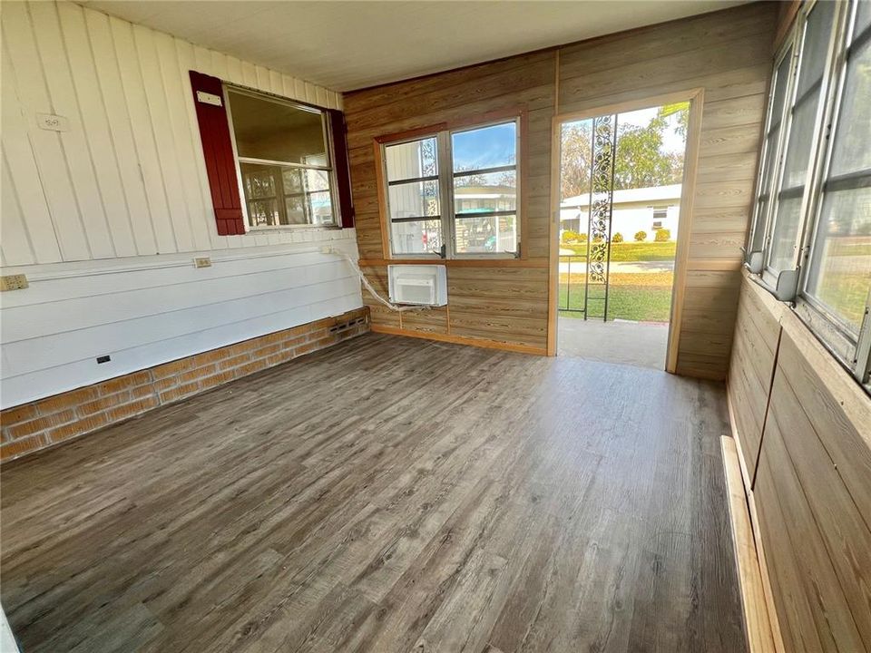 For Sale: $131,000 (2 beds, 2 baths, 1320 Square Feet)