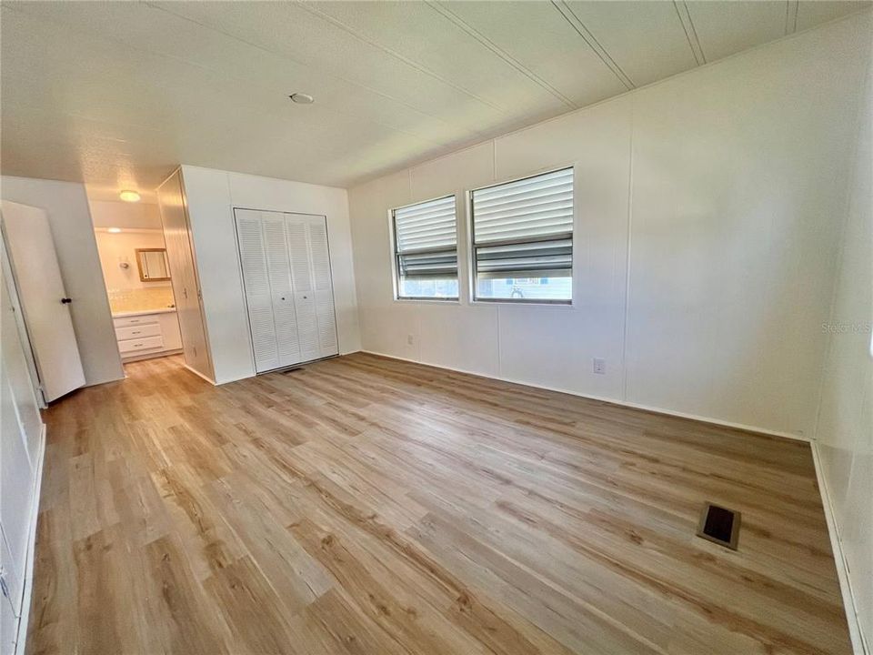 For Sale: $131,000 (2 beds, 2 baths, 1320 Square Feet)