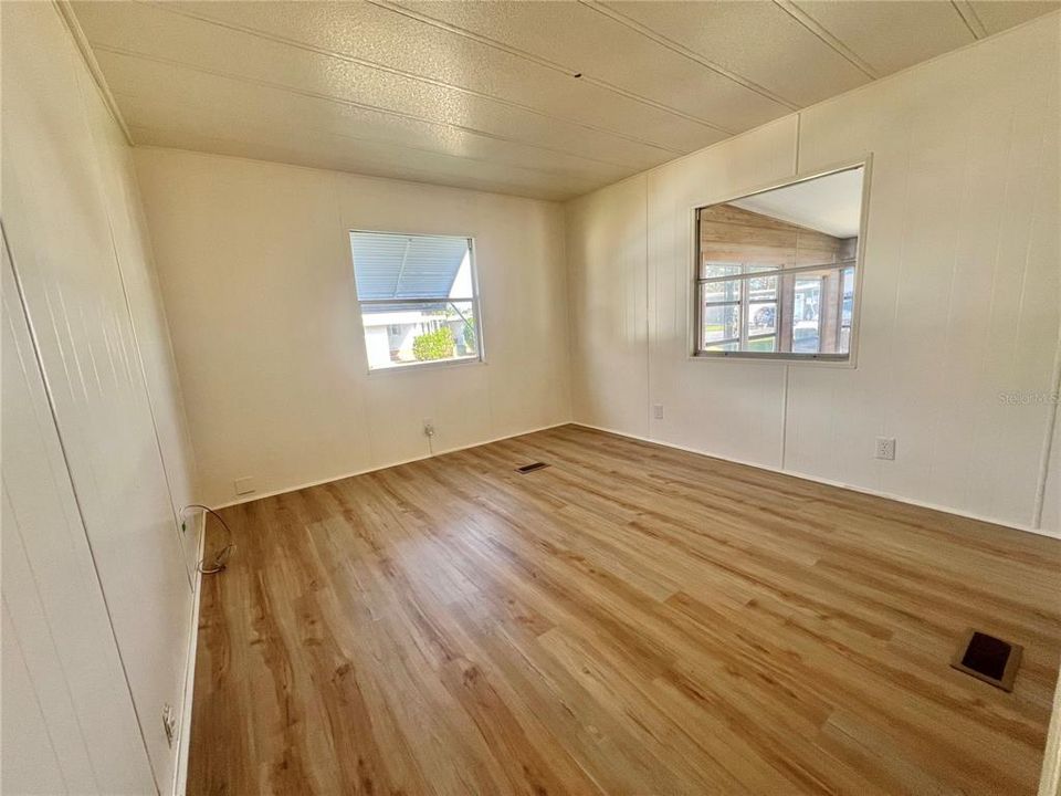 For Sale: $131,000 (2 beds, 2 baths, 1320 Square Feet)